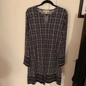 MK dress in XL. Loose sleeves with keyhole neckline.